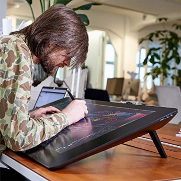 Wacom Cintiq Pro 32 Multi-Touch-Display mit 4K / 32-Zoll-Kreativ-Stift-Display mit integriertem Standfuß inkl. Wacom Pro Pen 2 Stylus mit Stifthalter und Ersatzspitzen, kompatibel mit Windows und Mac - 7