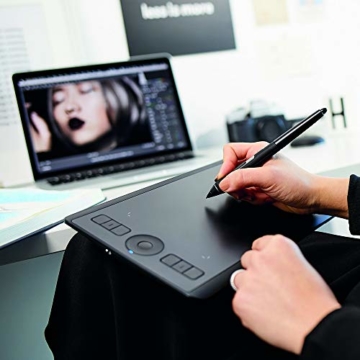 Wacom Intuos Pro Grafiktablett (Größe: S) / Kleines, professionelles Stifttablett inkl. Wacom Pro Pen 2 Eingabestift mit Ersatzspitzen (preisgekröntes Design, kompatibel mit Windows und Apple) - 6