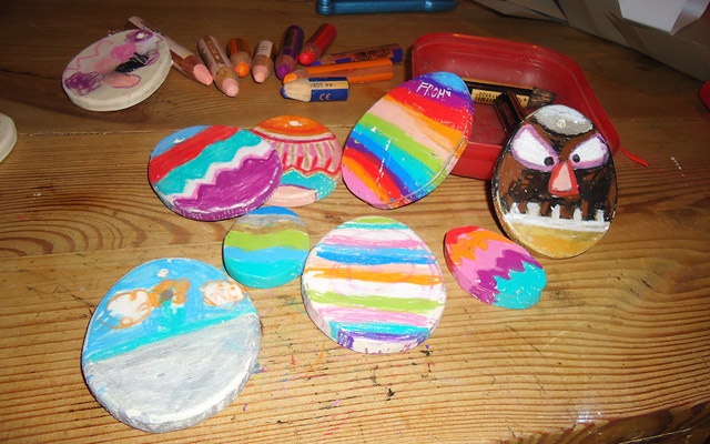 Schöne bunte Ostereier - selbst bemalt von Kindern Schöne bunte Ostereier - selbst bemalt von Kindern